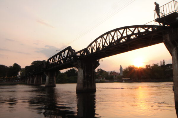 Brücke am Kwai: Von Bangkok mit dem Zug nach Kanchanaburi (mit Video)