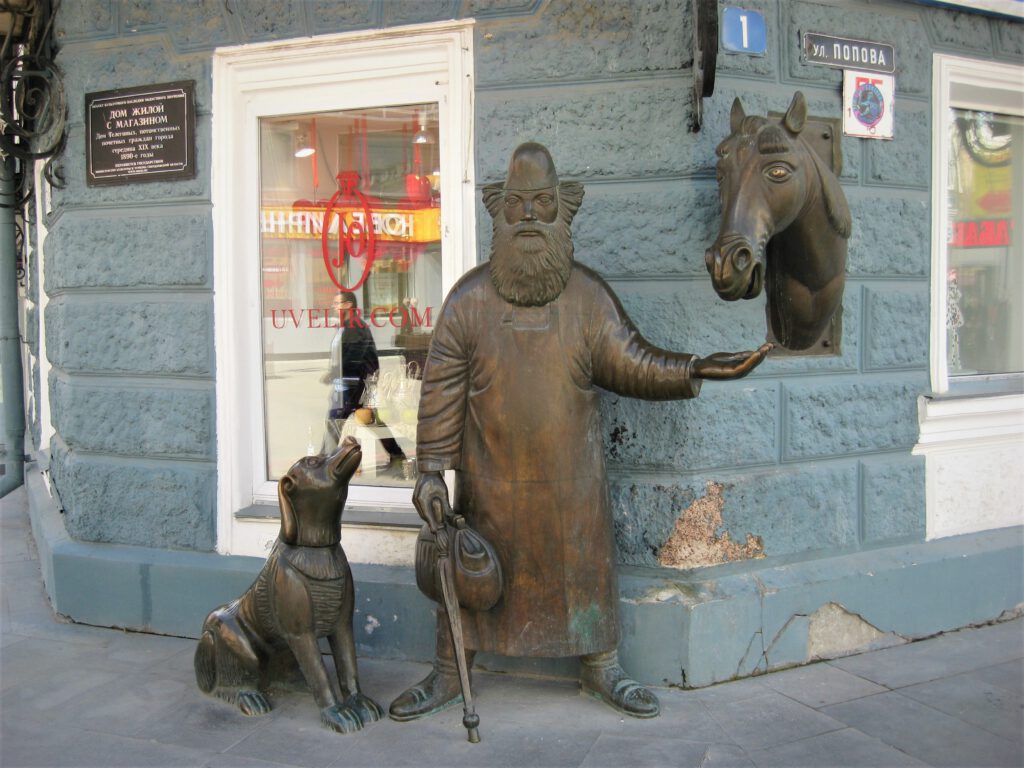 Bronze Statuen Jekaterinburg East Rail Stories