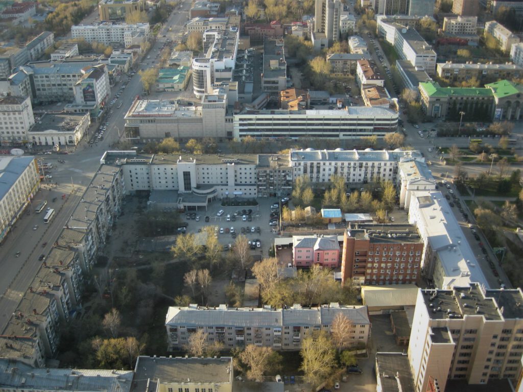 Blick auf der Vogelperspektive in einen Wohnblock in Jekaterinburg. 