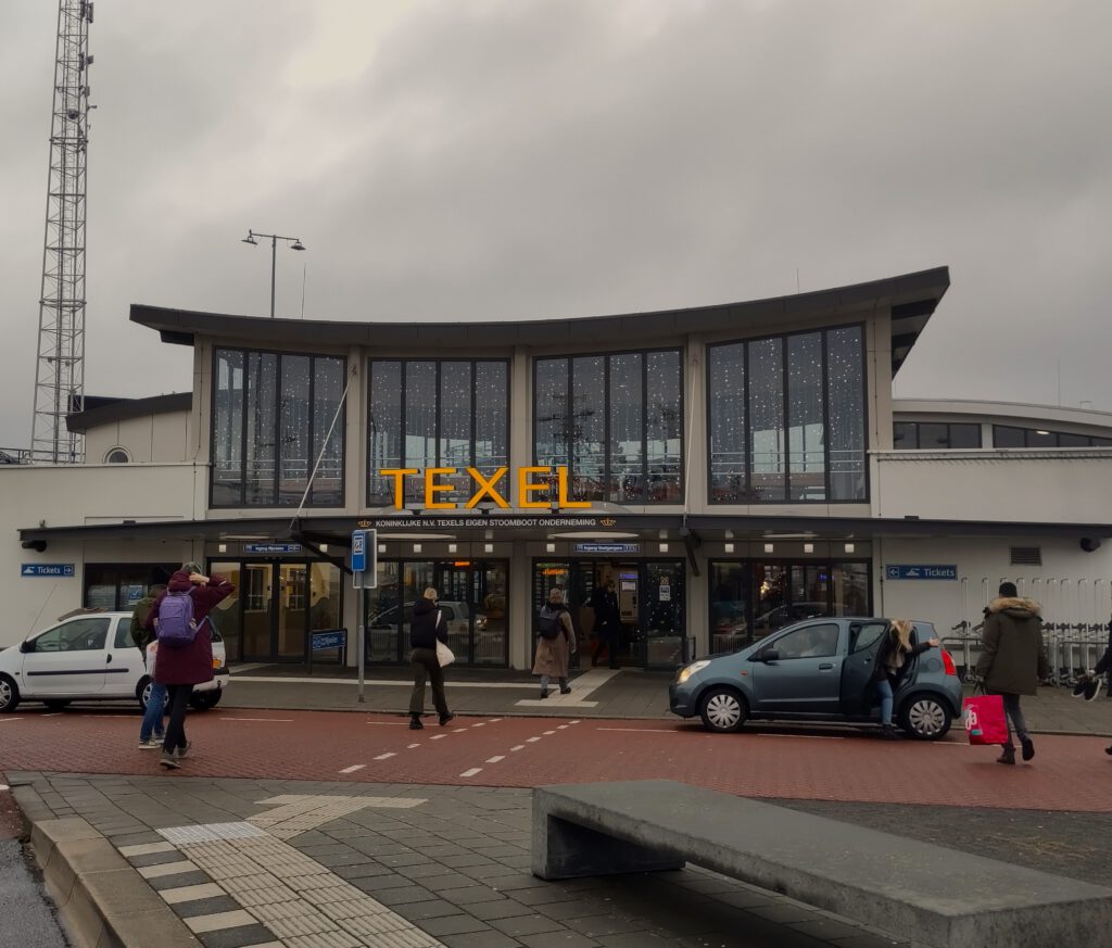 Haupteingang des Terminals der Fähre nach Texel in Den Helder. 